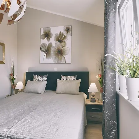 In With Pool & Parasol Βίλα *