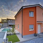 In With Pool & Parasol Villa *
