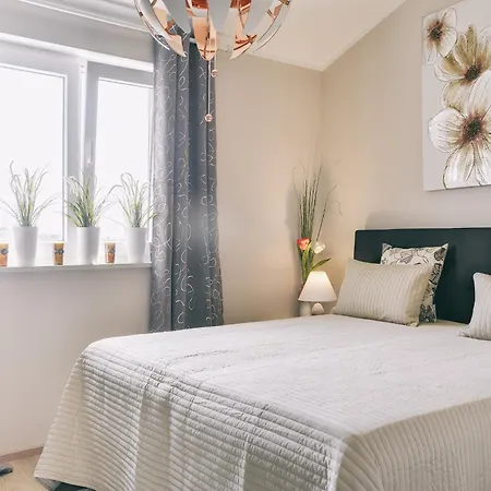 빌라 In With Pool & Parasol 풀라