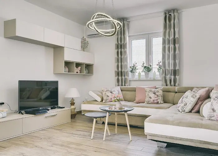 In With Pool & Parasol 빌라 풀라