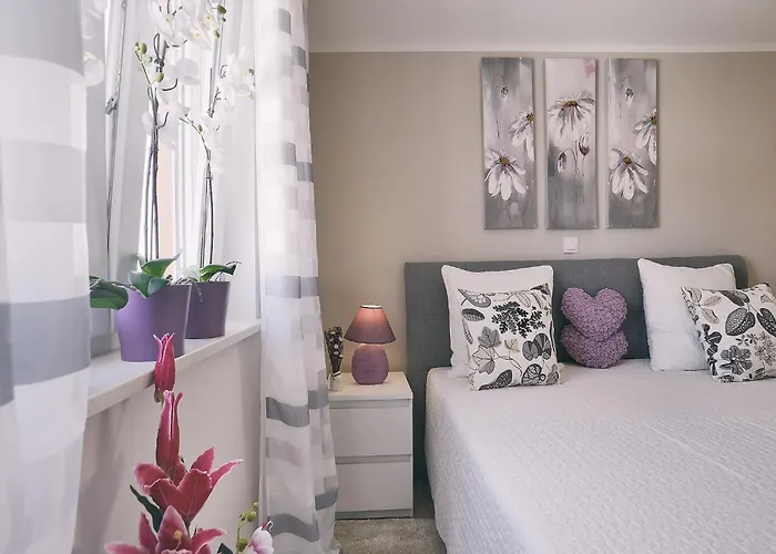 In With Pool & Parasol 빌라