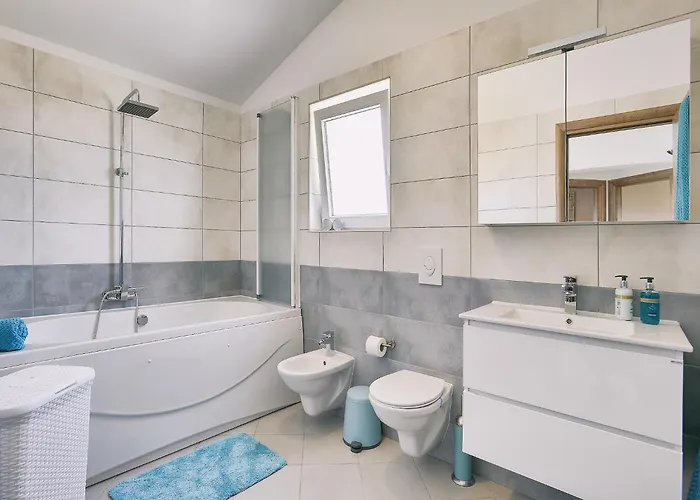 Villa In With Pool & Parasol Pula