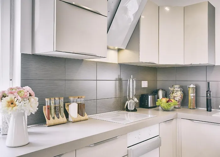 빌라 In With Pool & Parasol 풀라