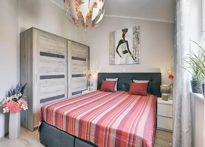 빌라 In With Pool & Parasol