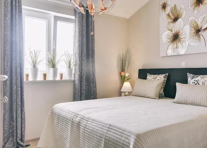 빌라 In With Pool & Parasol 풀라